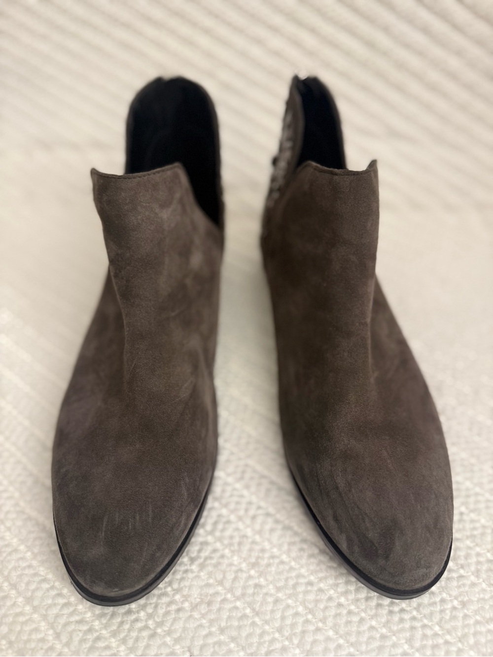Kenneth Cole Men's Suede Chukka Boots in Grey-Brown